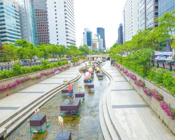 首爾極致混搭～入住一晚近東大門、暢玩樂天世界、漢江遊船、穿韓服遊景福宮、明洞購物5天