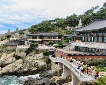 新春釜山龍宮納福 長腳蟹 釜山新地標～ Xthesky 天空膠囊列車 韓國最美寺廟 海東龍宮寺 一站購物彩妝 )5 天