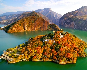 (★優旅選) 【峽谷巔峰】三峽之巔.白帝城.雲陽龍缸景區.洪崖洞.李子壩穿樓觀景平台8天