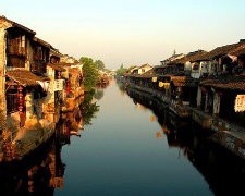 大江南全覽８日黃浦江船遊、夜宿烏鎮、拈花灣小鎮、杭州X秀、中山陵、秦淮夜色