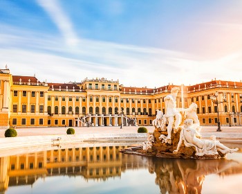 【維京河輪】浪漫多瑙河13天～雷根斯堡、克倫洛夫、維也納、梅爾克修道院、布達佩斯（德國上船）