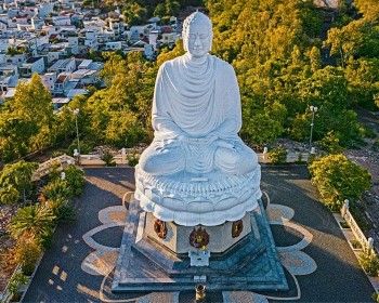 【高雄越南看見山海戀】芽莊.大叻.最大轉經輪.泥雕公園.市區觀光.龍蝦美食饗宴5日
