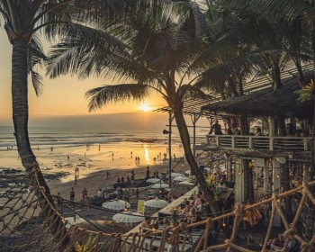 峇里島藍色假期．烏魯瓦圖藍色斷崖公路、海灘俱樂部半自由行5天(4人成行)